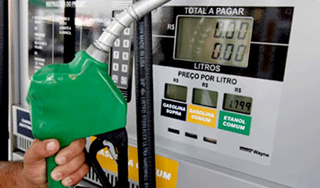 Leia mais sobre o artigo Diesel fica R$ 0,02 mais caro nos postos de combustíveis no Brasil