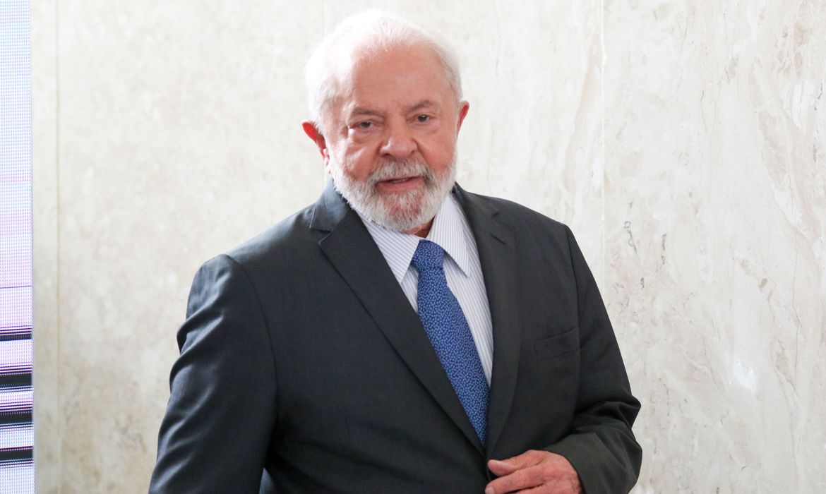 Leia mais sobre o artigo Lula agradece às orações e diz que trabalhará do Alvorada até recuperação
